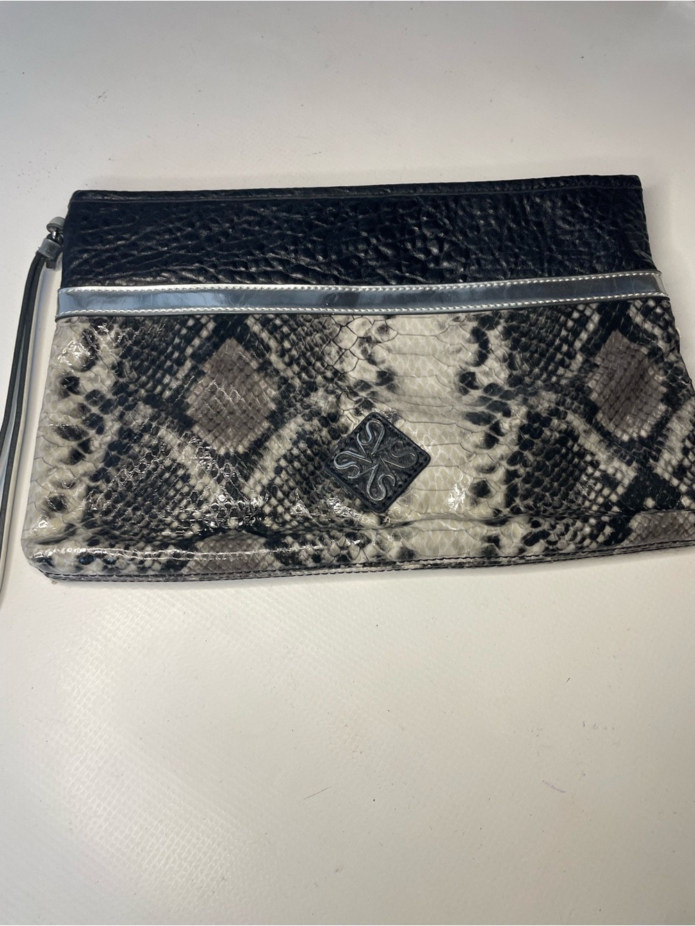 Simply Vera Wang Stylish Black & Gray Snake-Print Wristlet Clutch